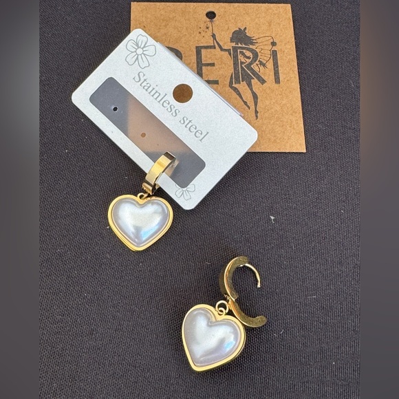 PERI’S Gold Pearl Earrings - Picture 4 of 5